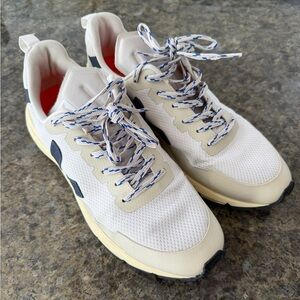 Veja Alveomesh Sneakers